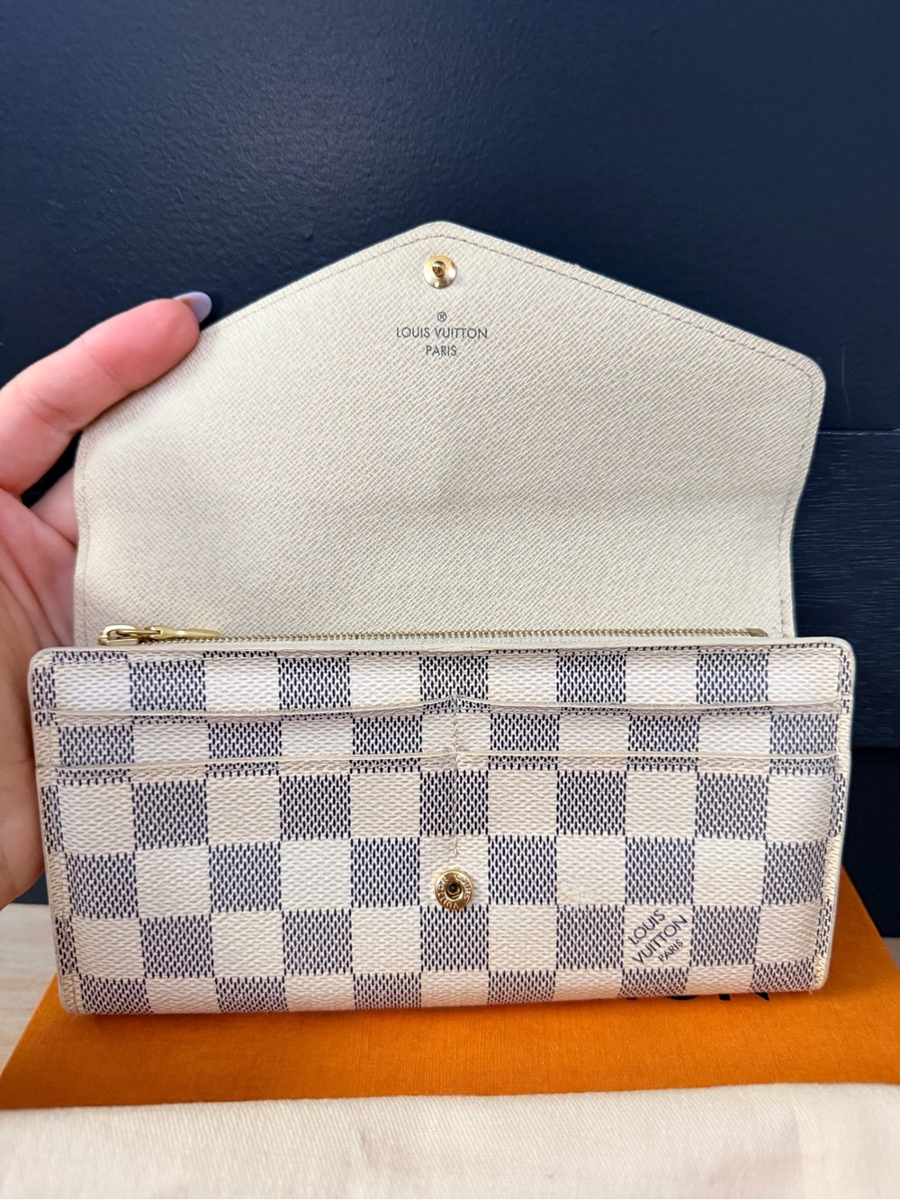 Louis Vuitton Damier Azur Sarah Wallet - Classic Envelope Style - Picture 4 of 16